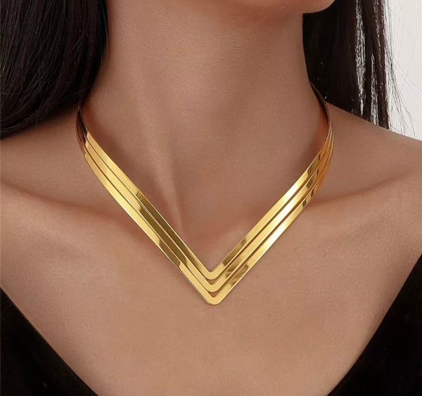 Collana rigida wonder woman triangolo a V due varianti colore