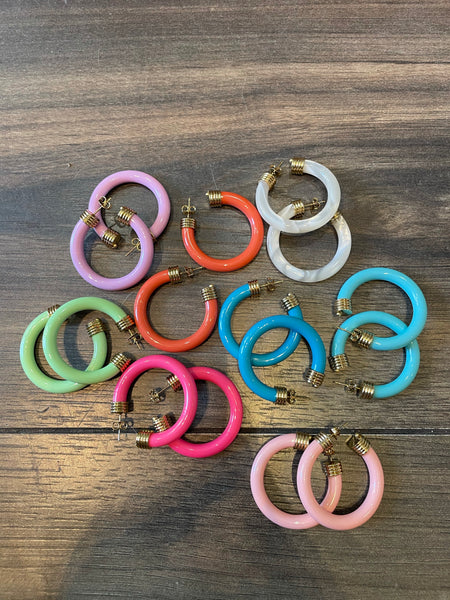 Mono orecchino hoops botteguccia resina 4 cm