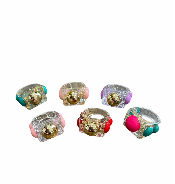 Anello resina borchie colorate l’anello sceglie dove andare