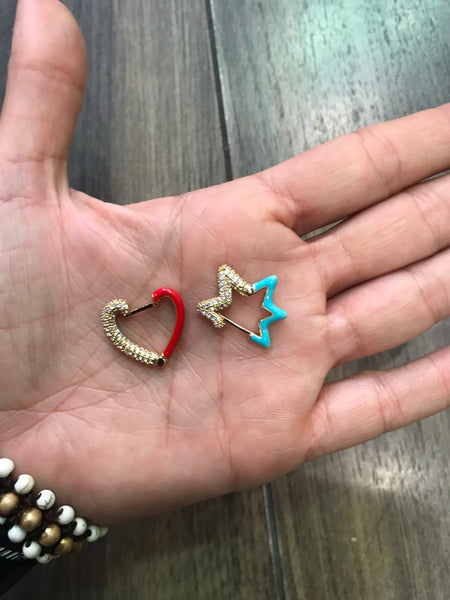 Mono orecchino stella o cuore smalto e zirconi