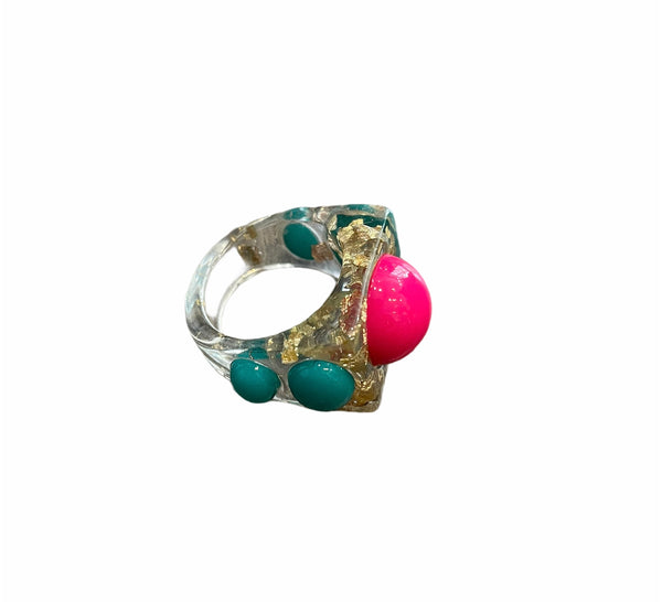 Anello resina borchie colorate l’anello sceglie dove andare