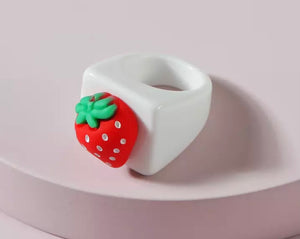 Anello resina fragola l’anello sceglie dove andare