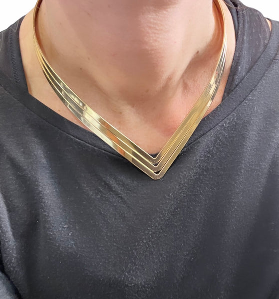 Collana rigida wonder woman triangolo a V due varianti colore
