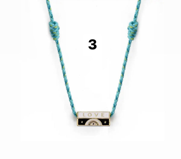 Collana amuleto turco cilindrico con cordino in vari colori